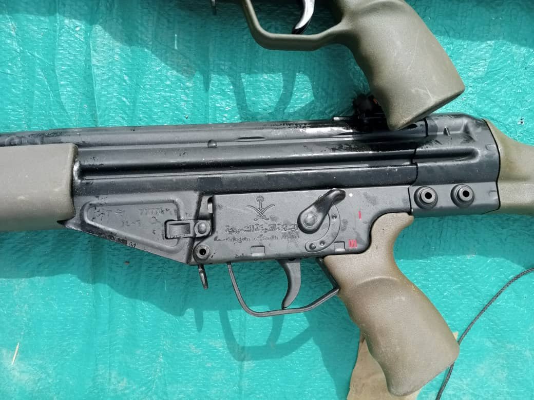 war_noir's tweet image. #Sudan 🇸🇩: The Sudanese Forces captured a large number of G3A3 and G3A4 rifles in #Kassala, which were allegedly planned to be supplied to the Rapid Support Forces (#RSF).

Rifles (at least some) appear to be #Saudi G3 rifles —very likely smuggled from #Yemen 🇾🇪 via #Eritrea 🇪🇷.