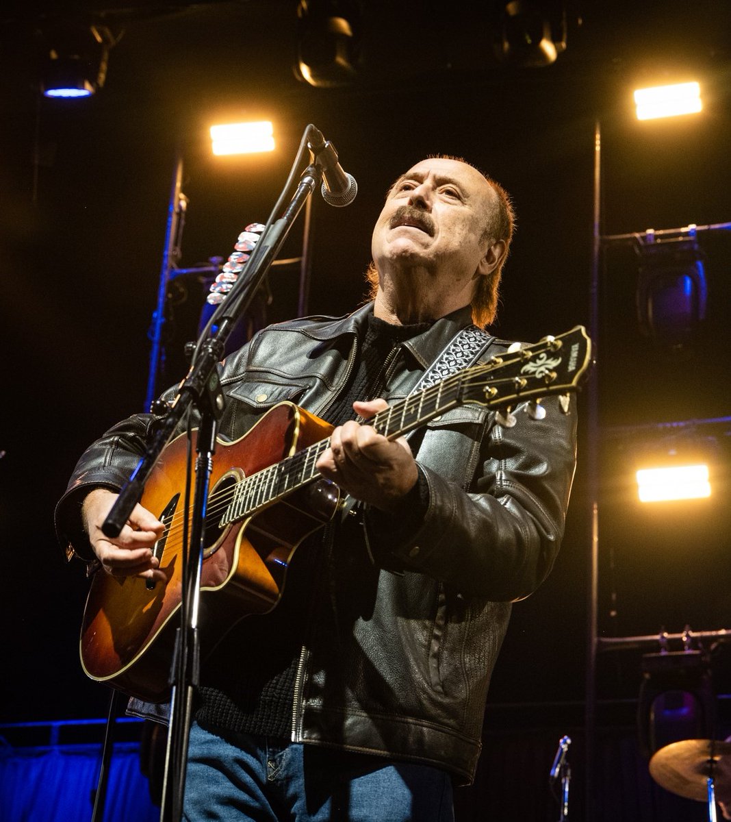 Tres reseñas del espectáculo del 10 de junio de 2023 en el Luna Park, Buenos Aires
Foto de la prueba de sonido: Agustín Dusserre

accion.coop/cultura/sabor-…

lanacion.com.ar/espectaculos/m…

pagina12.com.ar/557327-jaime-r…