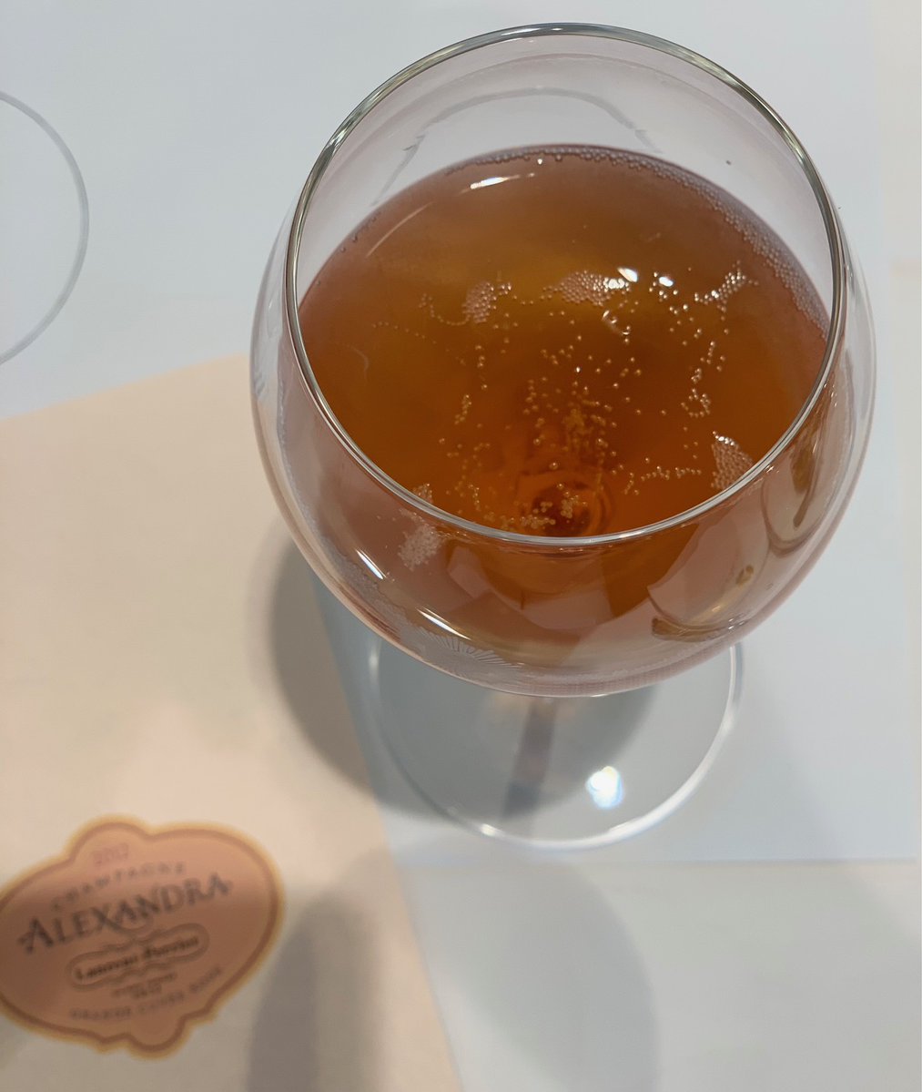 vin_fumiko's tweet image. ４年振りに来日したローラン･ペリエのアレクサンドラ当主がブランドセミナーで、今年12月発売予定の #AlexandraRose2012 を一足早くお披露目。メゾン創業200年目の記念年に当たる2012年ヴィンテージ、現当主の名を冠したスペシャルな #Champagne
suntory.co.jp/news/article/1…
#LaurentPerrier #Suntory