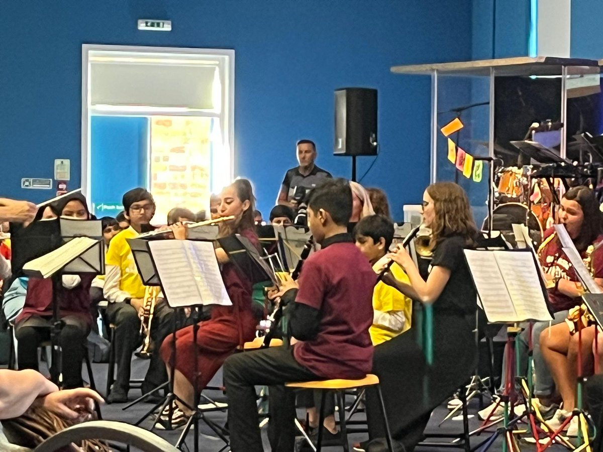 MusicHolyrood's tweet photo. Well done to @sistemascotland on another fantastic concert last night! So proud of our young people who were involved! #makeabignoise #youngpeopleofholyrood https://t.co/vtNcZfW1YU