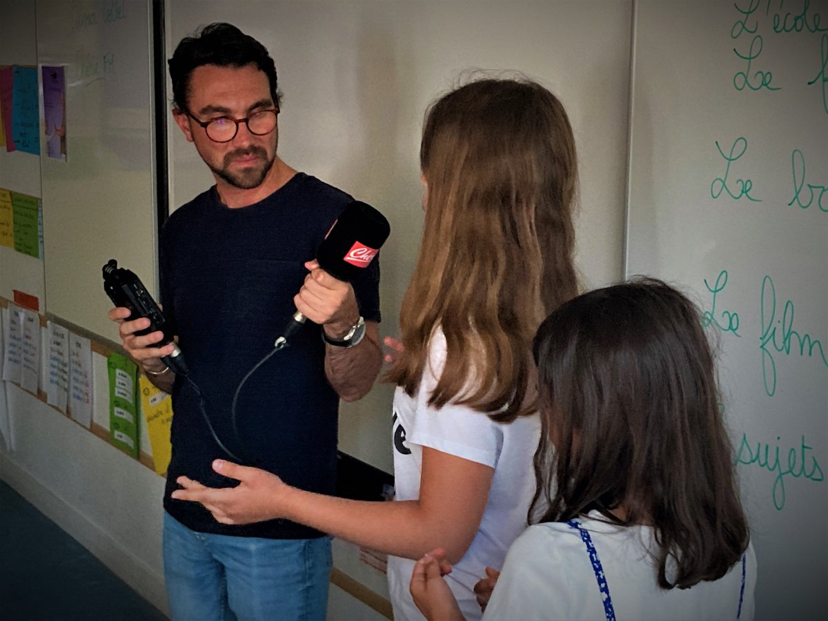 #Fetedelaradio 🎤 Interview des CM2 de l'école A. Rimbaud de Tours par <a href="/olcollet/">Olivier Collet</a>, journaliste. Ecoutez leur intervention à 6, 7, 8 et 9 h vendredi 16 juin dans le flash info sur <a href="/radiocheriefm/">Chérie FM</a> !
<a href="/Clemi_ot/">EMI_Clemi Orléans-Tours</a> <a href="/NRJTOURS37/">NRJ TOURS</a> <a href="/LeCLEMI/">CLEMI</a> <a href="/dsden37/">DSDEN d'Indre-et-Loire - Académie d'Orléans-Tours</a>
<a href="/Arcom_Poitiers/">Arcom Poitiers</a> <a href="/IENASH37/">IEN ASH 37</a> @ICholat <a href="/Drane_ot/">DRANE Orléans-Tours</a>