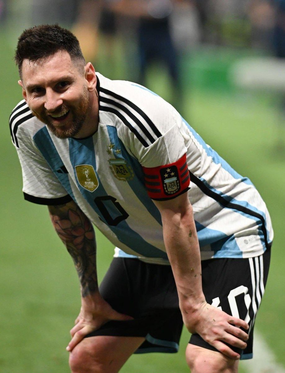 LOS ÚLTIMOS 15 PARTIDOS DE LIONEL MESSI CON ARGENTINA 🇦🇷

Italia: 🅰️🅰️
Estonia: ⚽️⚽️⚽️⚽️⚽️
Honduras: ⚽️⚽️
Jamaica: ⚽️⚽️
EAU: 🅰️⚽️
Arabia Saudita: ⚽️
México: ⚽️🅰️
Polonia: ✖️
Australia: ⚽️
Países Bajos: 🅰️⚽️
Croacia: ⚽️🅰️
Francia: ⚽️⚽️
Panamá: ⚽️
Curazao: ⚽️⚽️⚽️🅰️
Australia: ⚽️