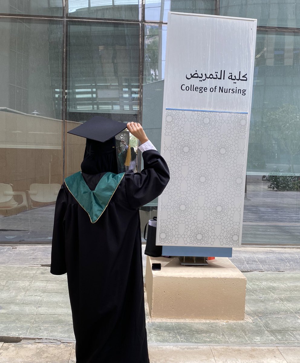 _SWill's tweet image. "طويتِ أمس أتعابك
وحلمك حان تتويجه
بلغتِ بالمنى حلمك
وصرتِ اليومَ رسميًا خرّيجة🤍"