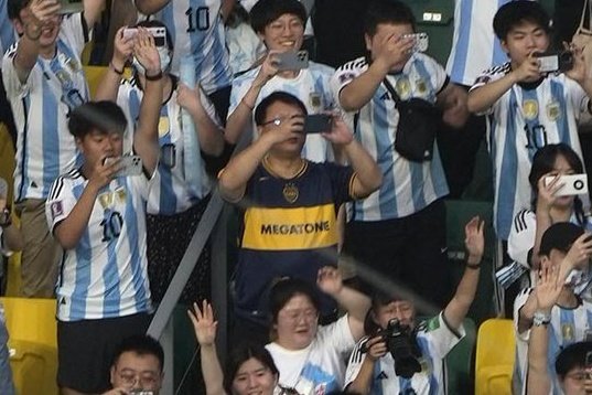 no importa país, continente o isla siempre habrá uno💙🇦🇷💛