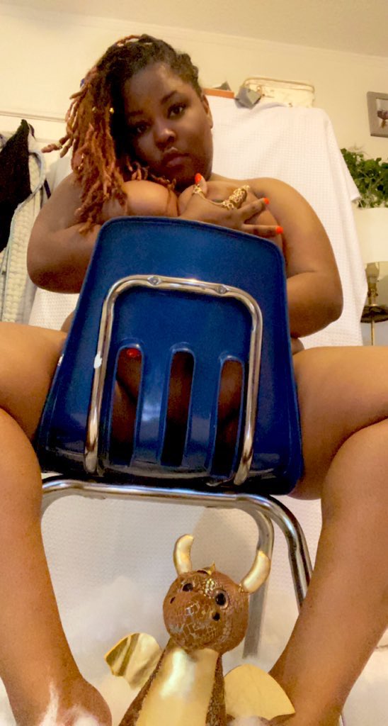 Nova_fullonBRAT's tweet photo. Thick thighs saves lives 💕 https://t.co/c0TK2DhMLI