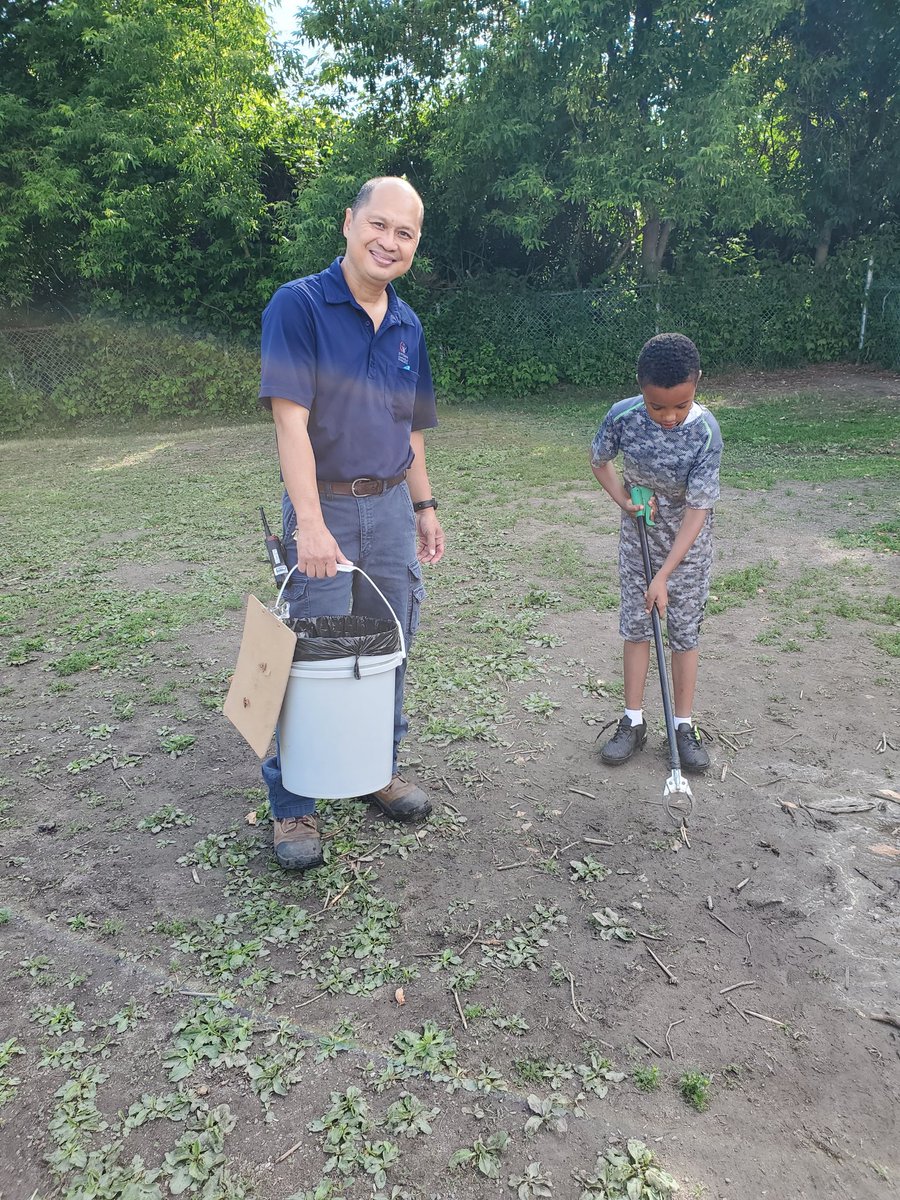 Our @OLMCarmelOCSB EDP friend was helping Mr. Ceres clean up our yard yesterday.  Great job Y & thank you Mr. Ceres for being so patient & such a good leader! @OttCatholicSB