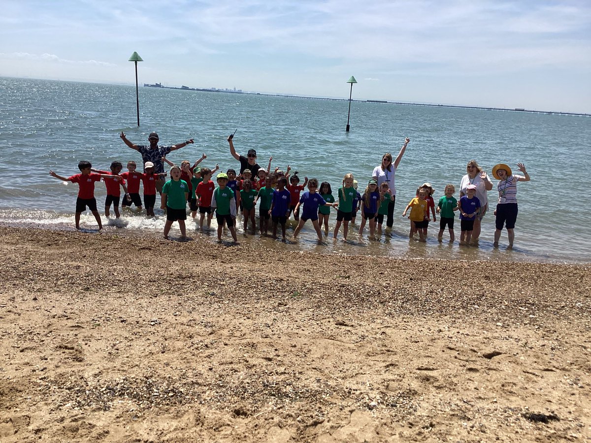 Year 1 had an amazing day at the seaside, visiting the aquarium and splashing in the sea. 🏖️🐚