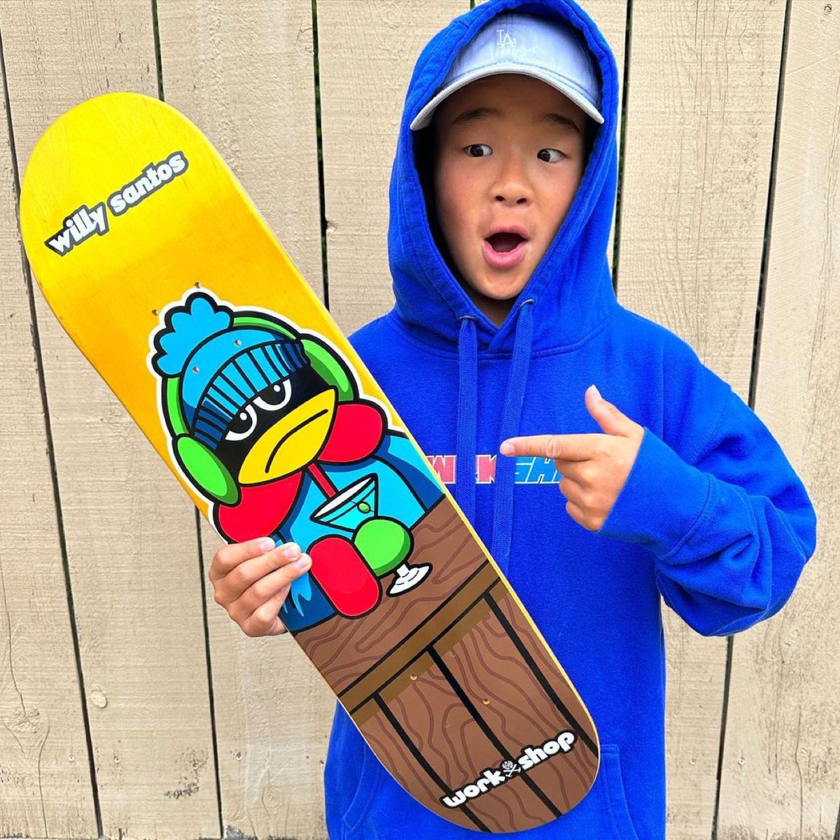 WillySantos's tweet image. "SMOKING PENGUIN” is a Classic Birdhouse remake from the original released back in 1995. A few graphic adjustments were made. Let’s see if you can spot them. Now recreated by @willysworkshop &amp;amp; available online 📡 willysworkshop.com 
#WillysWorkshop #SakyanAtWasakin