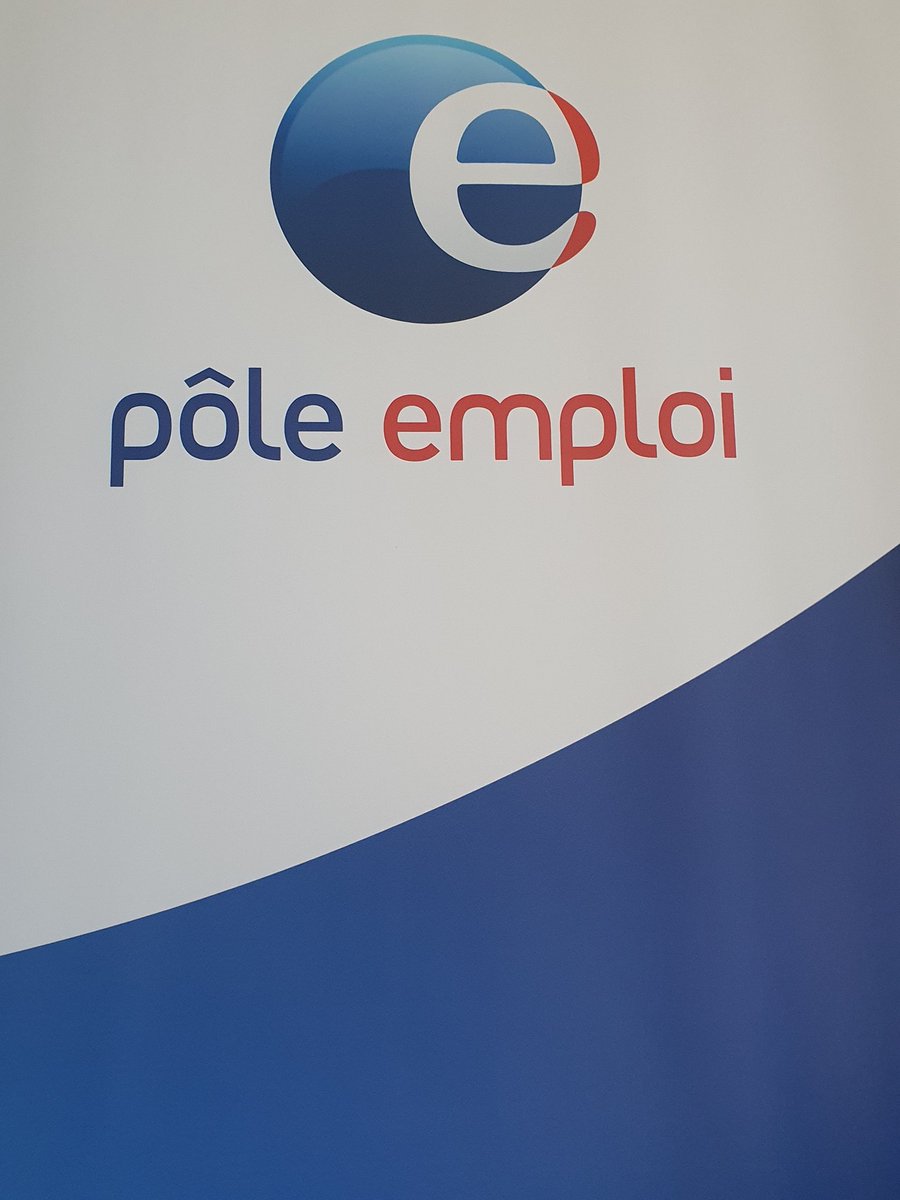 #TousMobilisés au #PôleEmploi  de Hem avec son partenaire @LaCravateSolidR mobile 
#EgalitéDesChances