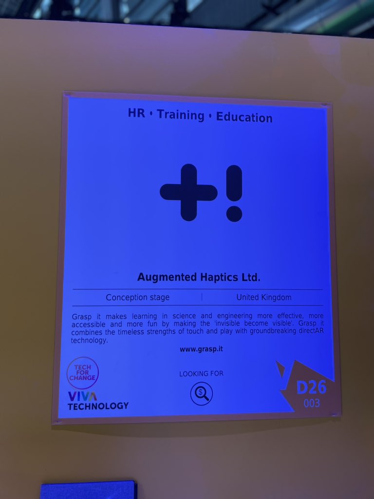Nad_Alves's tweet photo. 🏆 Tomber par hasard sur un #ESDAwards à #VivaTech 

🚀 Go go go les étudiants @esd_fr ❤️ @VivaTech https://t.co/8D6YgBQTCN