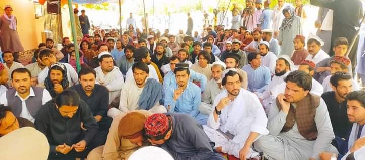 #PashtunsSitInWaziristan continue for its 14th day against the forcibly disappearance of PTM members #EidRehman #Zakim #Jalal by security forces in Waziristan for demanding Peace &amp; Human Rights to the oppressed Pashtuns.
#PashtunsSitInWaziristan