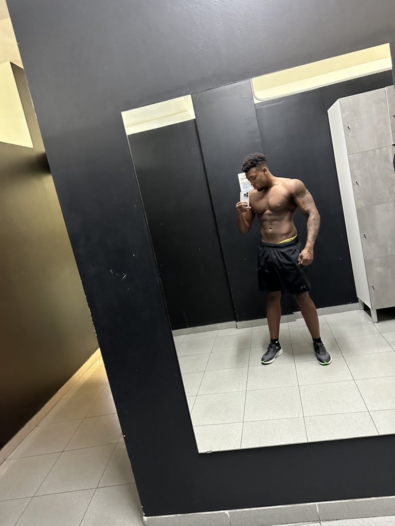 ✌🏾