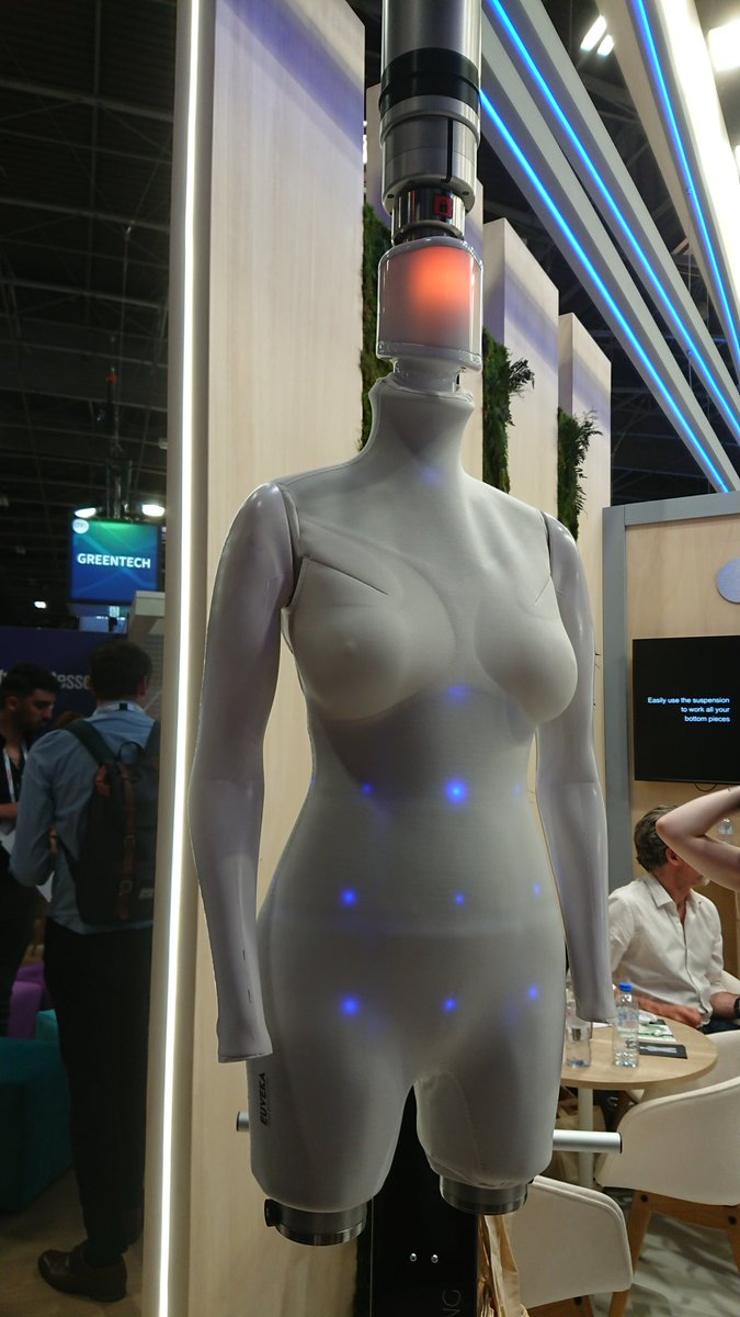 Oh punaise mon rêve de couturière  ! Le mannequin <a href="/Euveka_/">EUVEKA</a> qui se met automatiquement aux mesures corporelles #vivatech