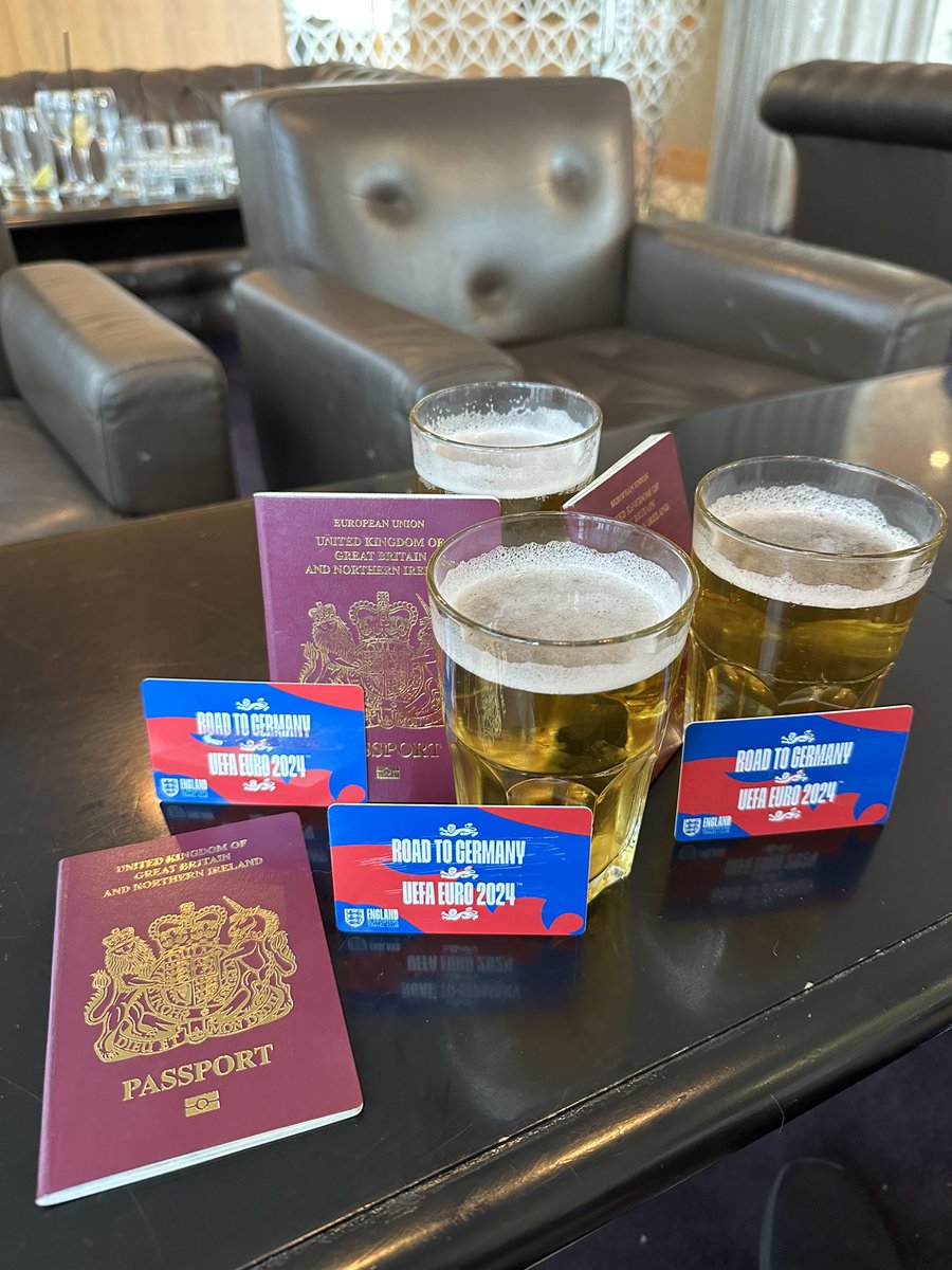 durbridgem's tweet photo. #followenglandaway Malta 🇲🇹 bound 🏴󠁧󠁢󠁥󠁮󠁧󠁿 https://t.co/5Fnl1yxZRx