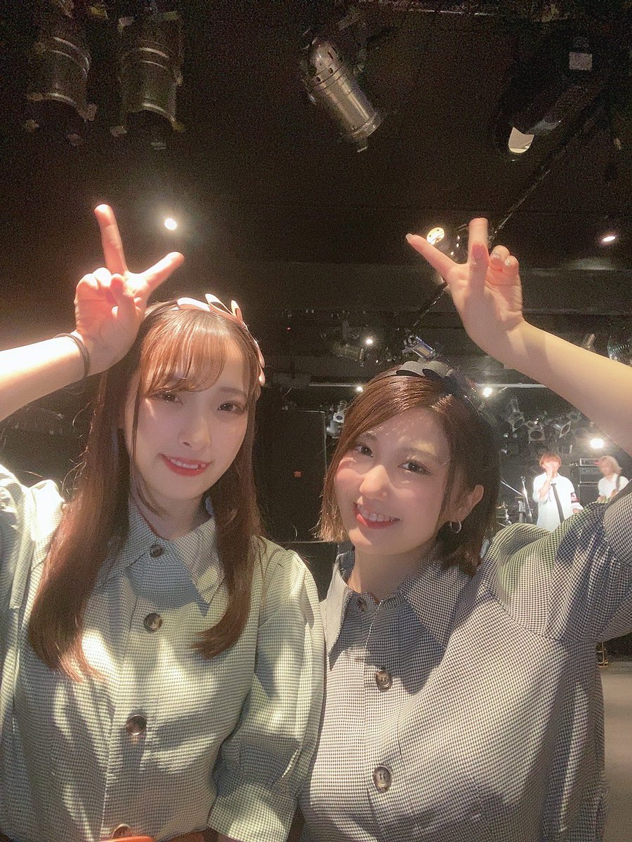 akubi_NK's tweet photo. 先日、ライブ会場でリハやって、まさかフルバンド編成でオリジナル曲の『葉っぱフレンズ』を披露できる時が来るなんて夢にも思ってなかった😂💕

それも3人揃って😊😊😊

これは爆誕祭来るしかないんじゃない？│ε:)_🌱🌱🌱

ふふふっ https://t.co/ChcpngfvPZ