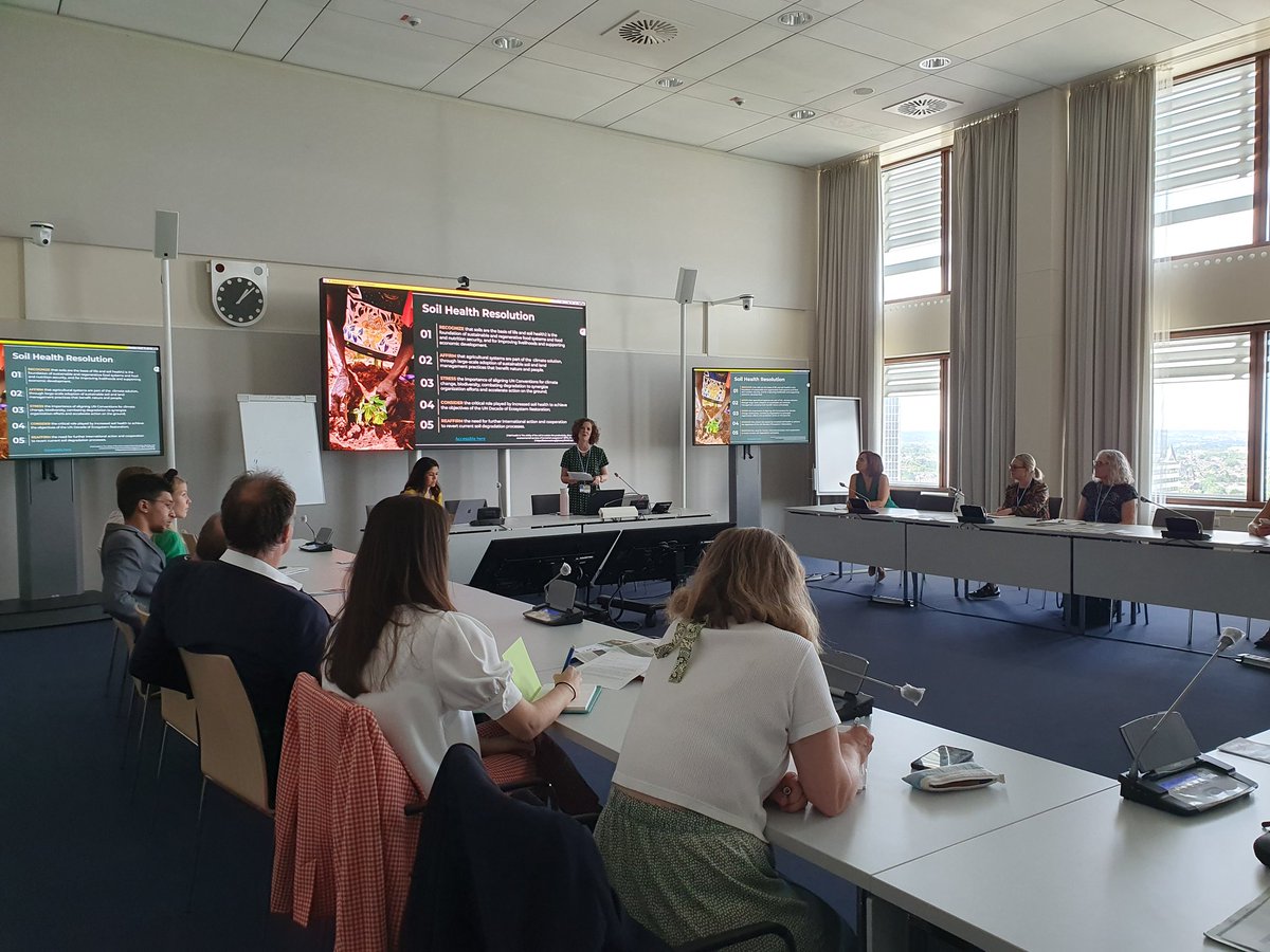 Soil_Science's tweet photo. BSSS President, @Dirt_Science, &amp; Executive Officer, Sarah Garry presenting at the soil health policy dialogue luncheon we hosted, along with @ca4sh_global and @4per1000, at the #SB58 @UNFCCC Climate Change Conference in Bonn today.
#BonnClimateConference

https://t.co/2ZOwUq4w8B https://t.co/De03CMESz7