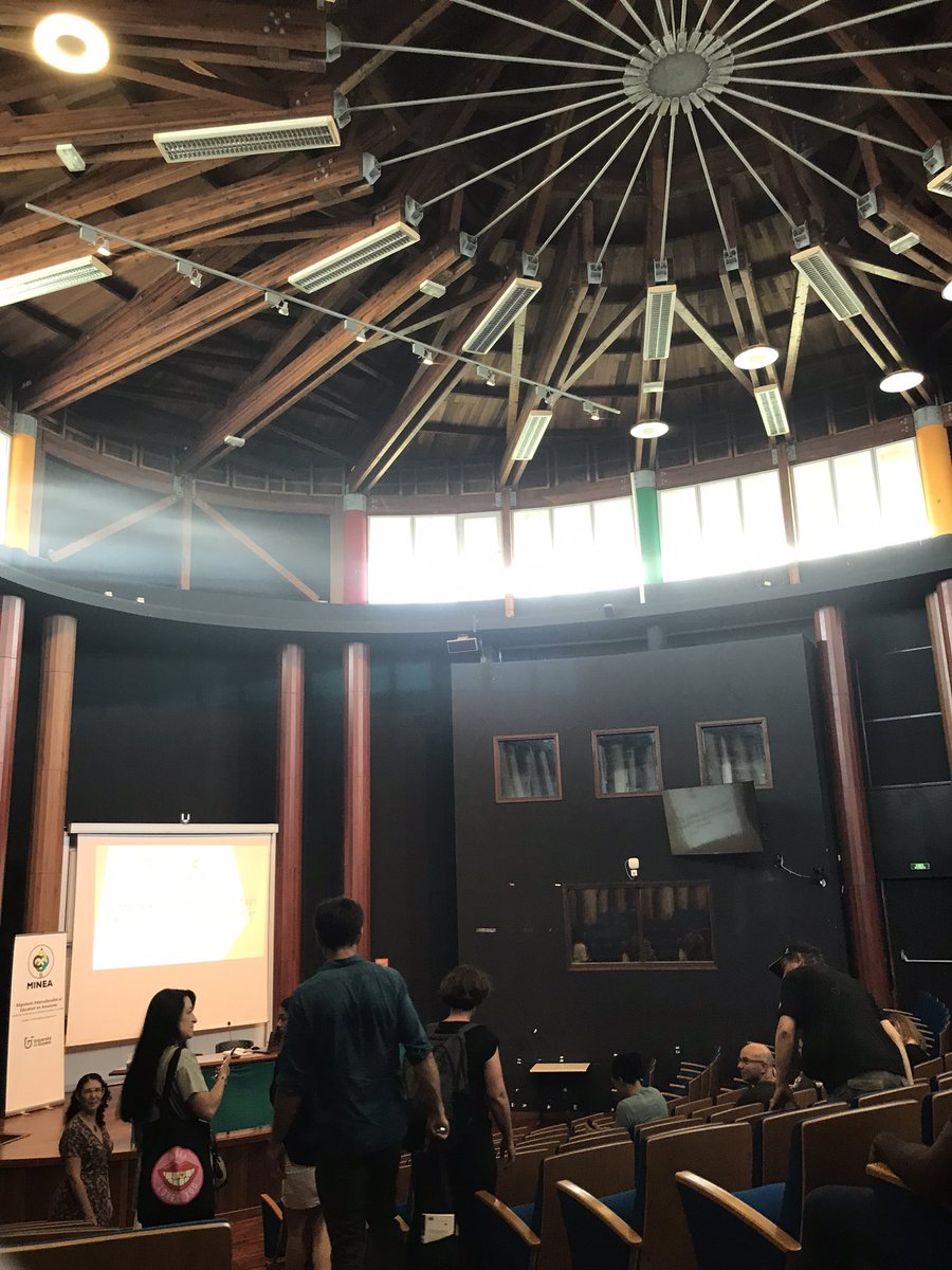 A @univguyane pour parler des récits du présent et du futur, récits qui nous traversent, du passage des langues minoritaires dans le futur, et de la possibilité d’éteindre la grande ourse pour mesurer combien les étoiles nous sont précieuses.