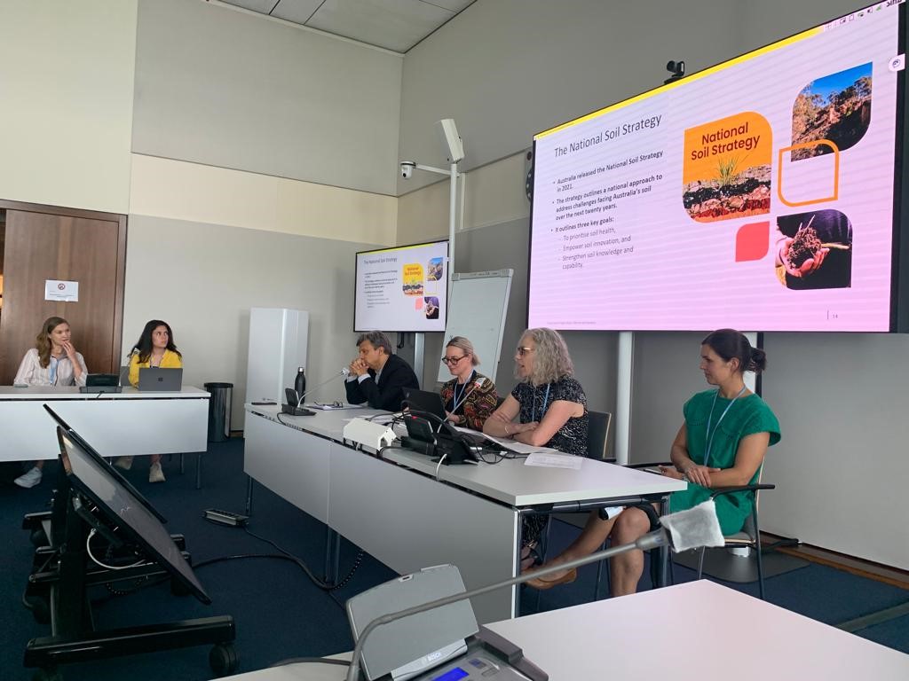Soil_Science's tweet photo. BSSS President, @Dirt_Science, &amp; Executive Officer, Sarah Garry presenting at the soil health policy dialogue luncheon we hosted, along with @ca4sh_global and @4per1000, at the #SB58 @UNFCCC Climate Change Conference in Bonn today.
#BonnClimateConference

https://t.co/2ZOwUq4w8B https://t.co/De03CMESz7