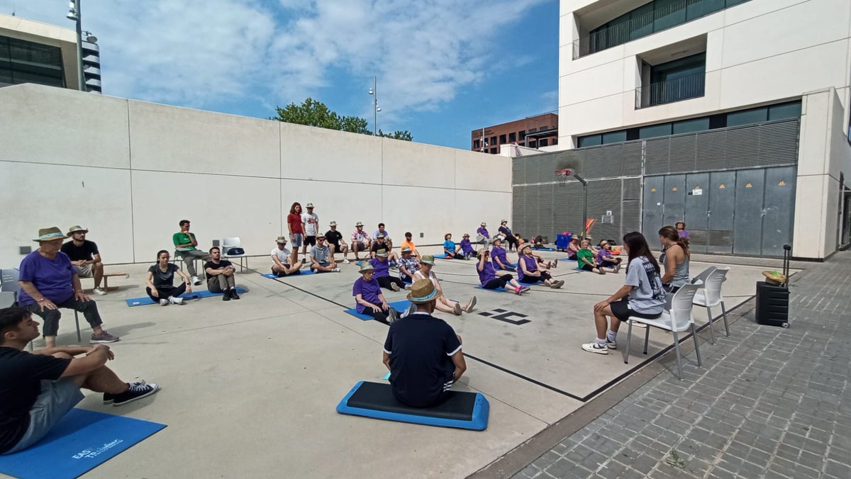 CEMaresme's tweet photo. Avui hem col·laborat amb el @TecnoCampus, juntament amb @matarocat  i el @ccmaresme en una classe dirigida pels alumnes de CAFE adreçada a la Gent Gran.
#activitatfisica
#esportpertothom 
#envellimentactiu https://t.co/IkdLWJ6wOZ