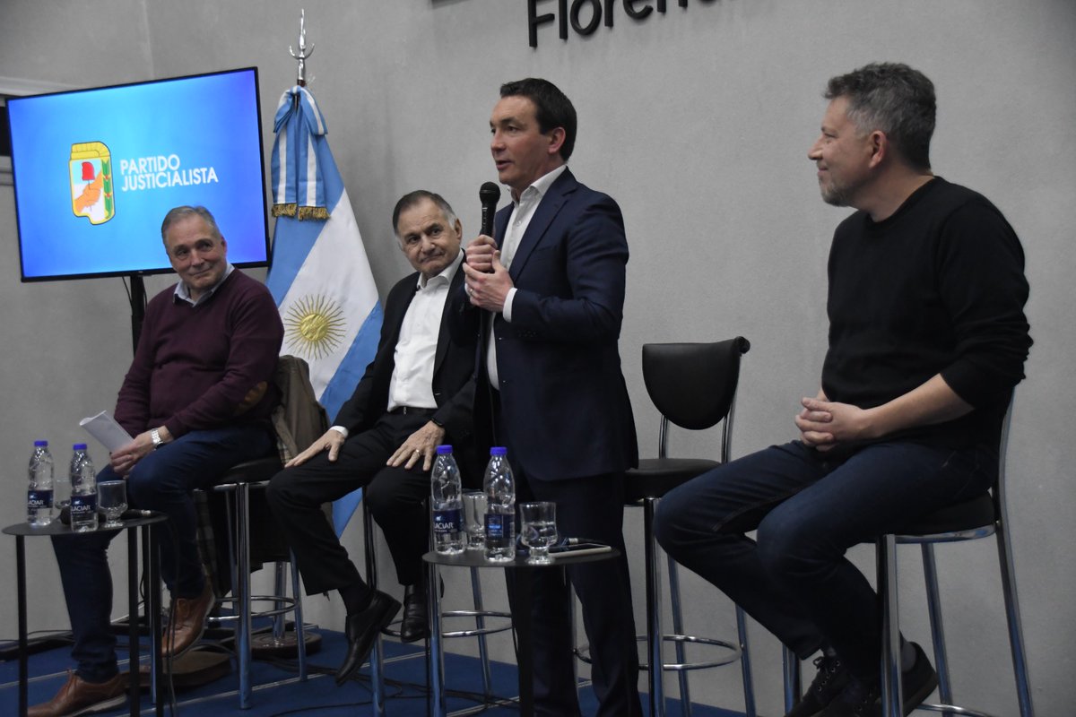 CrisCoronelOk's tweet photo. *En el Consejo del Partido Justicialista de Florencio Varela se abordó la generación y circulación de los discursos de odio en la actualidad. Con las disertaciones de Whashington Uranga y Santiago Levin, el conductor del proyecto peronista varelense Julio Pereyra, https://t.co/z0ze0LRtII