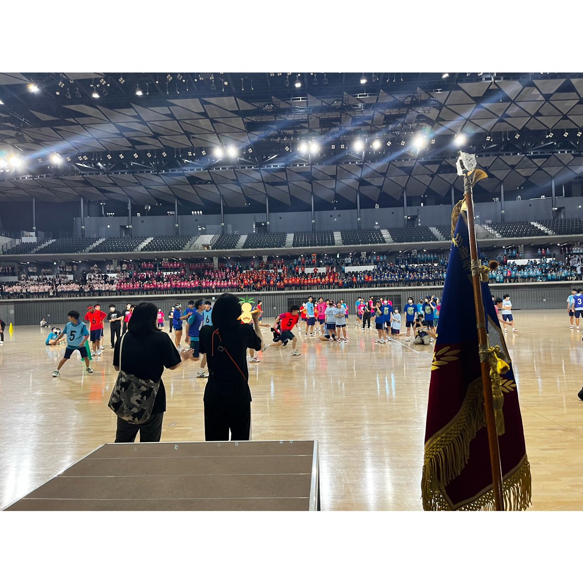 sugigaku1111's tweet photo. 今年も体育祭盛り上がりました！
会場は5年ぶりの武蔵野の森スポーツプラザ！よき体育館🪢✨
みんなの鬼気迫る本気を見られてワタシも楽しかった！
少しずつ日常が戻ってきたね、平和を噛み締めないといけないよ！🙂

#杉並学院高等学校 #杉並学院 #学校紹介 #体育祭 #post100 https://t.co/FqNYyDupks
