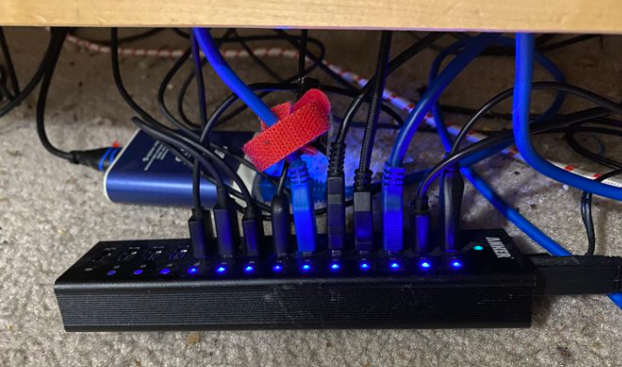 GrayStillPlays's tweet photo. USB version of Hold my Beer... https://t.co/hliTp35Kww