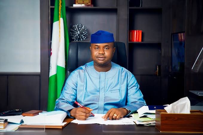ASIWAJU SHOOT FOR THE STARS...

1. Zacchaeus Adelabu Adedeji: Special Adviser to the President on Revenue- 1st Class degree in Accounting from OAU, Alumni of Harvard Kennedy School in Comparative Tax Policy and Administration.

Astute Accountant, Corporate Tax and Public Finance