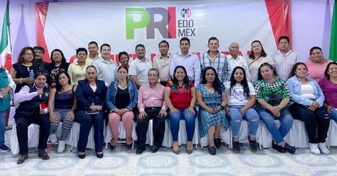 privalledecha's tweet photo. ¡En el #PRI_ValleDeChalco, estamos seguros que la #Unidad ofrece resultados y triunfos!. 
#ReuniónDeTrabajo
#OrgullosamenteVallechalquense https://t.co/ZwXZBXbnT5