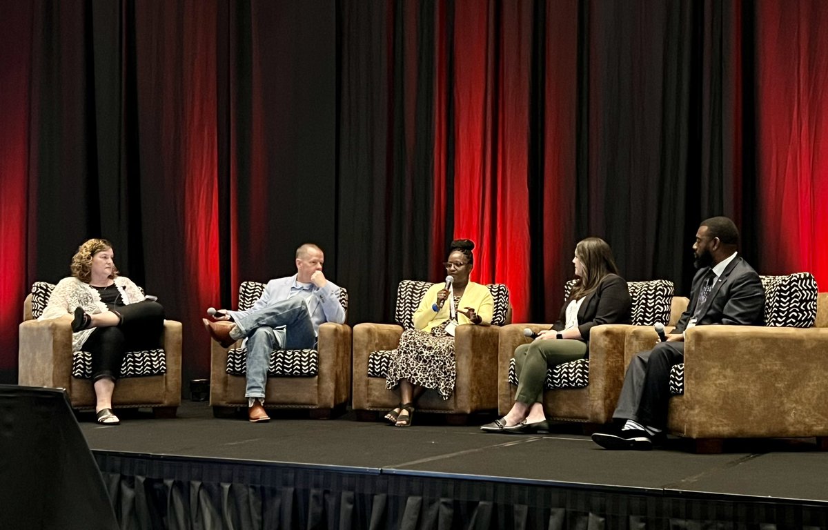 Our #txedFest panel on Designing for Learning this morning includes #InspiringLeaders @JDHollingsw @WaxahachieISD @SaneeBell @katyisd @ChristiAMorgan @SunnyvaleISD @CarnellGilder @WestSabineISD #txed #TransformDesignRenew