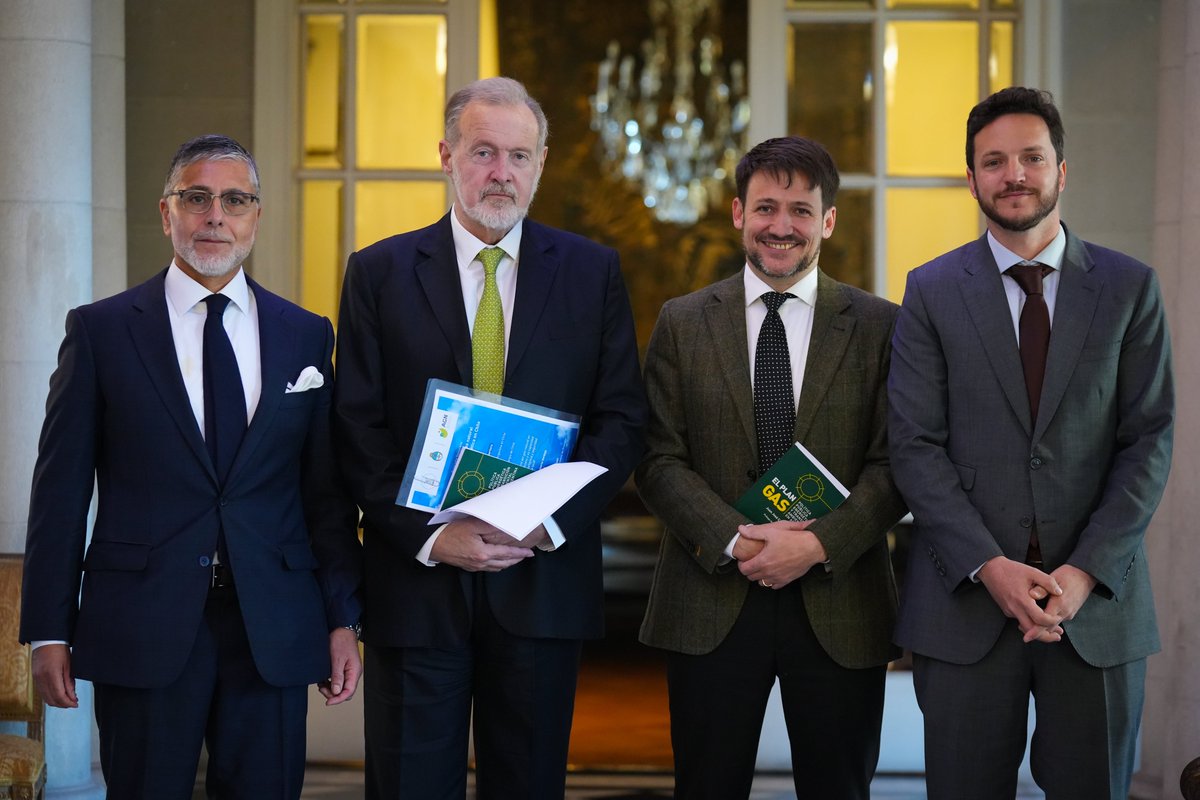 Agradecemos la presencia del ministro <a href="/DiegoPardow/">Diego Pardow</a> de <a href="/MinEnergia/">Ministerio de Energía</a>, en el seminario "La importancia del gas natural para la transición energética de Chile", que realizamos este jueves junto a <a href="/EmbArgEnChile/">Argentina en Chile 🇦🇷🇨🇱</a> y a <a href="/usach/">Universidad de Santiago de Chile</a>.