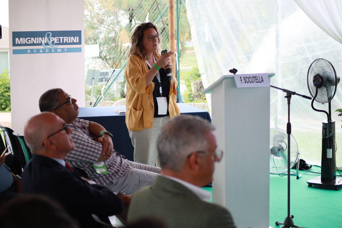 🌱La conferenza sulle “Strategie di #alimentazione #sostenibile nel #SistemaZootecnico” (sponsored by #MigniniePetrini) ha fatto il pieno nella Room Peucetia

Segui la #diretta del #CongressoASPA2023 👇🏼
bit.ly/ASPA_DirettaFa…

#sostenibilità #ImpattoAmbientale #emissioni