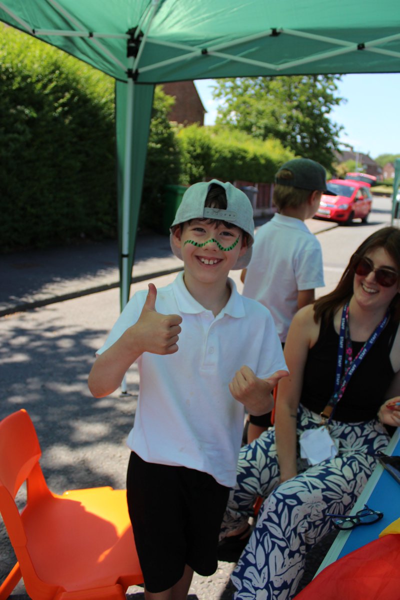 Today we have marked #CleanAirDay by closing the road and holding a street party to mark the occasion! We have had a #sustainable 'big lunch' (complete with @vegware products) & a visit from some creatures that are being affected by climate change 🦎🐍
#CRCArticle24 
@EcoSchools