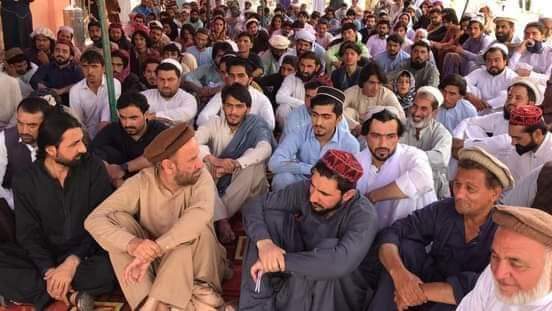 #PashtunsSitInWaziristan
پشتون افغان قوم اپنے وزیرستان کے قبائل اسکے وسائل پر جلد عدالت لگایئنگے اور بھگوڑے پنجابی فوج کے ساتھ حساب کرینگے ایسا نہ ھو پھر سے بھگوڑے بن جاو