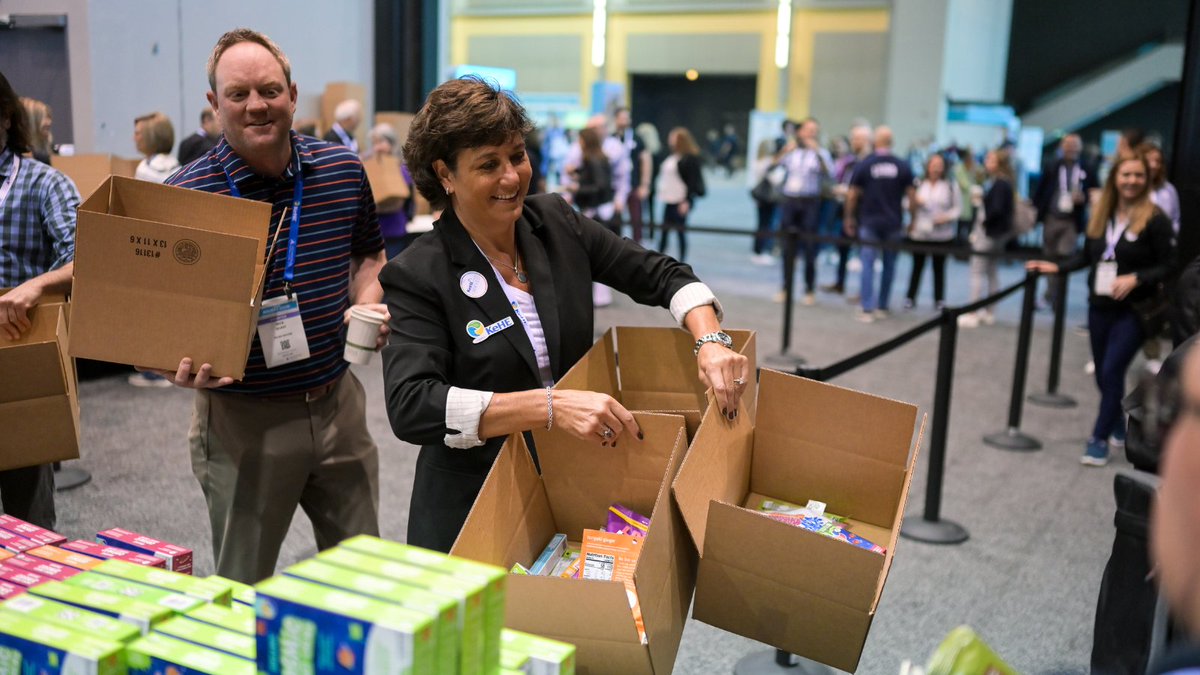 KeHEUS's tweet image. Thanks to everyone that serviced this morning! The #ServingGoodness event packed 1,000 care packs for the men and women of our armed forces. Learn more about the event bit.ly/3Nah5ov