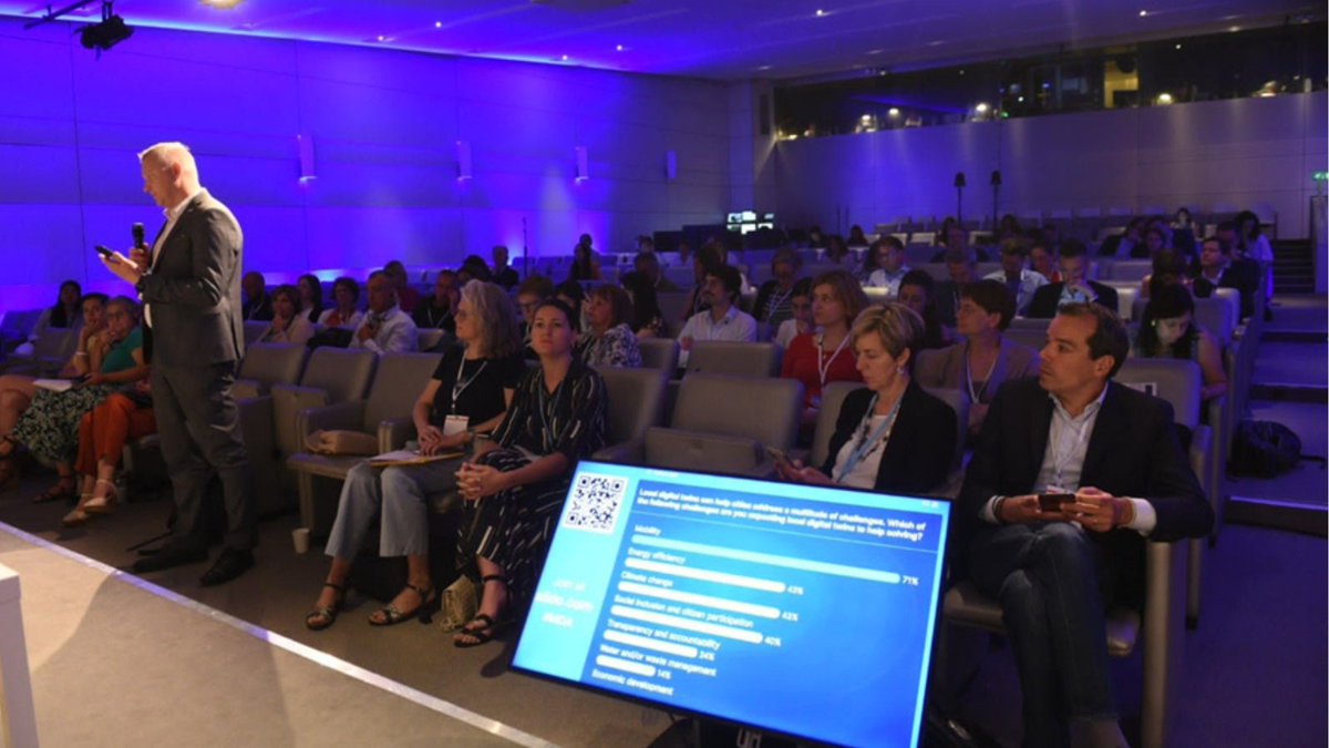 ERRINNetwork's tweet photo. 🎉Today, ERRIN and #ERRINMembers were at the Mayors Digital Assembly, the first political event of @living_eu.
Our support of the digital transformation of local and regional authorities will continue through our involvement in projects and our ICT Working Group!
#DigitalAtERRIN https://t.co/JhKQz3c4rU