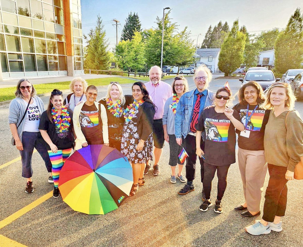 Last night we attended the @Surrey_SchoolsBoard meeting during which a statement in support of the LGBTQ2S+ community was read by Chair Laurie Larsen.  The statement noted the Board wouldn't tolerate hate speech & the dissemination of misinformation at any worksite. #bcpoli