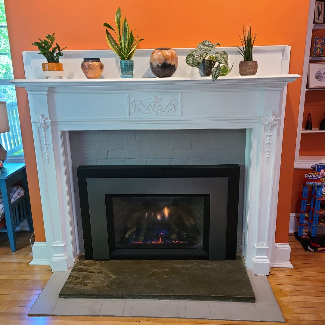 KesterFireplace's tweet image. Recently installed this Napoleon Oakville X4 Gas Insert featuring Westminster Brick Panels, Gun metal 3 Sided Faceplate and a Black Surround Extension so that the larger size could fit in their fireplace nicely. #kesterfireplace #kesterfireplacenj #gasinsert #napoleonfireplace