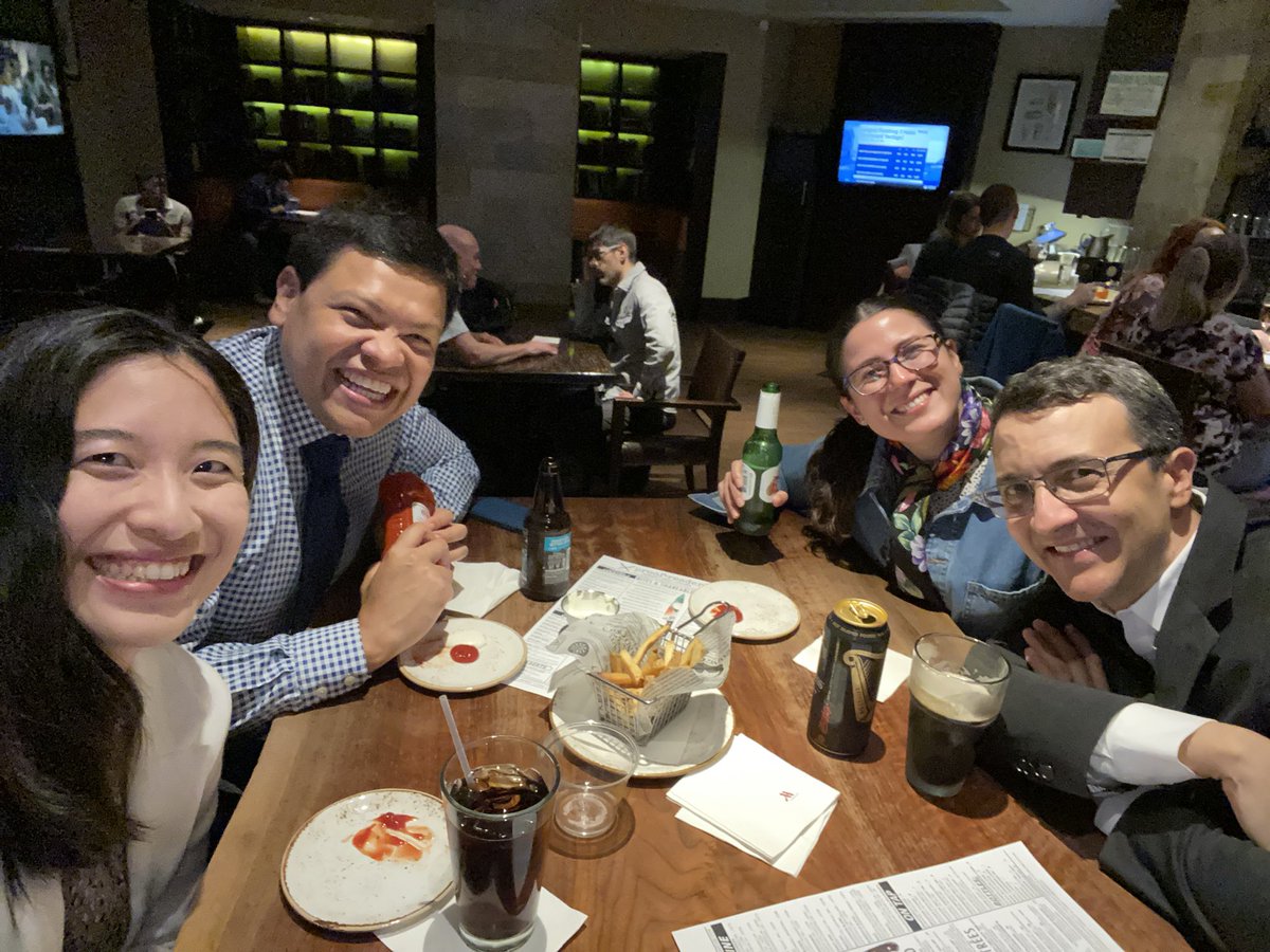 A mini <a href="/CUEpidemiology/">Columbia Epidemiology</a> reunion! 💙 #epitwitter