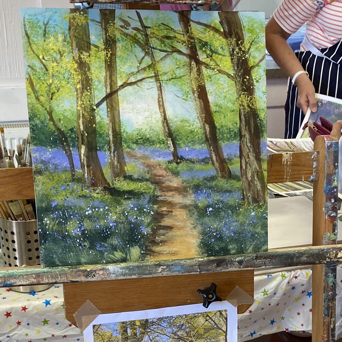 CathrynJeff's tweet photo. Enjoyable morning at Studley Green Art Group as guest teacher. Today we were concentrating on painting trees in acrylic. I showed them how to build layers, create a successful composition, enhance a perspective and suggest leaves. Well done group, great results! https://t.co/vgVLcduiyV