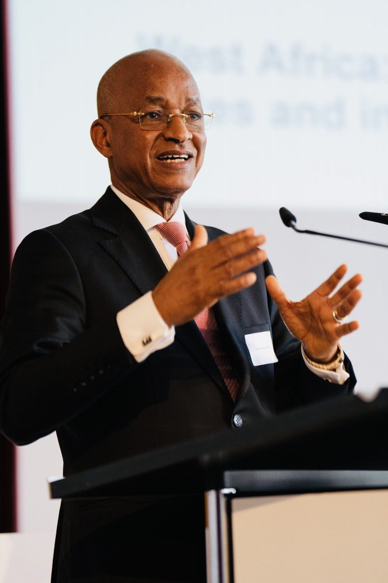 Cellou_UFDG's tweet photo. Lors de la conférence organisée le 13 juin à Berlin par la FNF et le Haut-commandement germano-néerlandais de l’OTAN, j’ai traité du thème “Afrique de l’Ouest: déclin de la démocratie, recul de l’Etat de droit, corruption des élites et instabilité. Comment renverser la tendance? https://t.co/i879CcpHcS