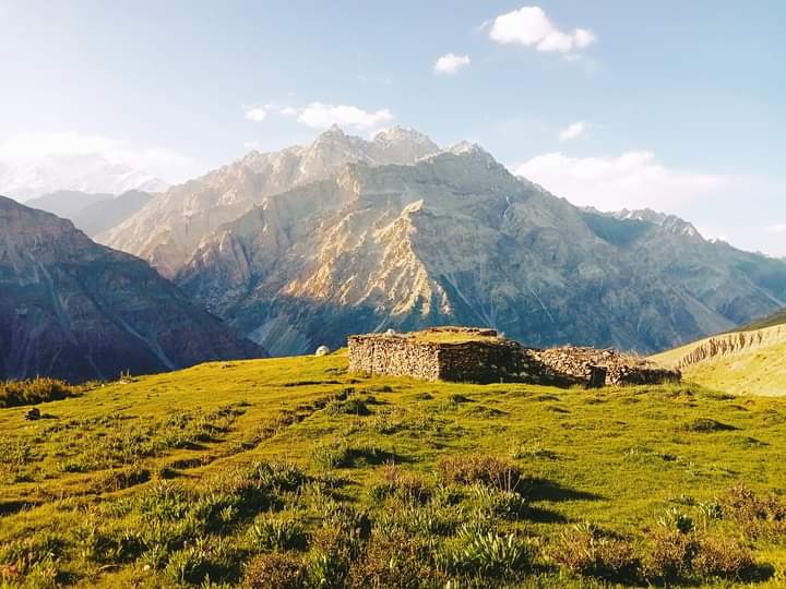 emzedzed's tweet image. ”میں اکثر شہر کے پرشور ہنگاموں سے اکتا کر“
و خور ہچ دی کھیو ہوازاموبار غیژی اوا بام و ہچ کآ موبار 
💞