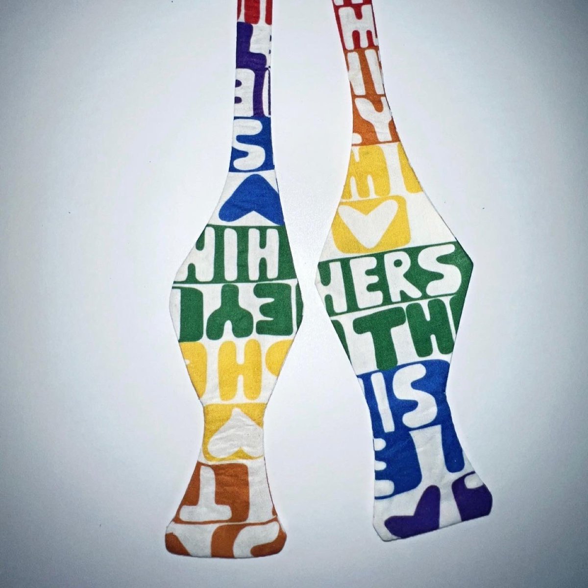 Bowtie Behavior tweet media