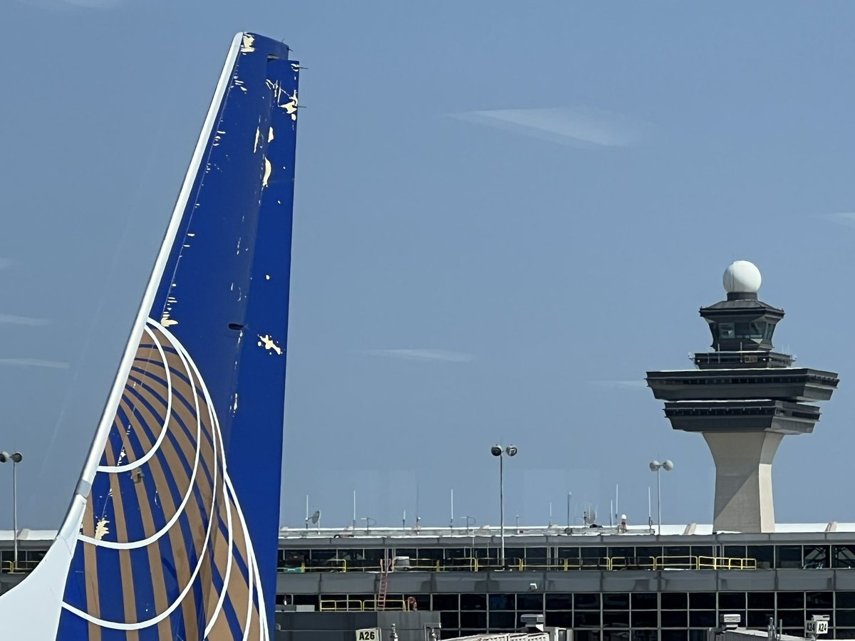 Today, flying the friendly but weather-beaten skies of <a href="/united/">United Airlines</a>. Paging paint shop on this <a href="/Boeing/">The Boeing Company</a> 737-800.