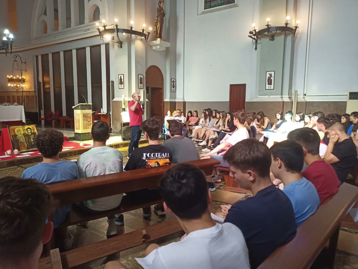 SalesianosVSJB's tweet photo. Celebraciones 1° de Bachillerato.
Damos las gracias por el camino que hemos recorrido muy bien acompañados.
#abrimoscaminos https://t.co/TwUs19wqyv