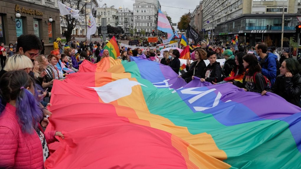 'Captured and killed': LGBTQ2S+ Ukrainians worried about Russia winning war ctvnews.ca/world/captured…