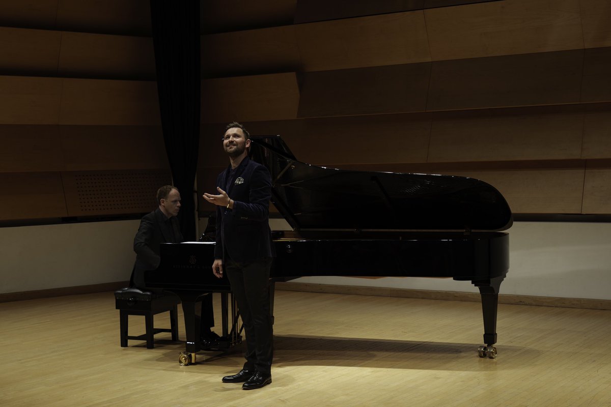 Over the halfway mark! 🎉 Yesterday we had barihunks day, a mention in <a href="/PrivateEyeNews/">Private Eye Magazine</a> (gosh!), photo landed of schools’ project (double gosh - if ever an image caught the essence of children being engaged!) &amp; I gave a recital w. my pal @jamesn103. Today: leedslieder.org.uk/whats-on/thurs…