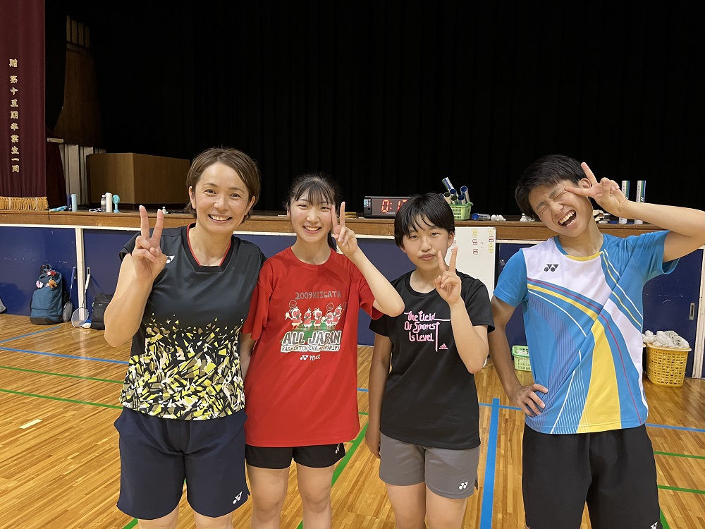mikifan11's tweet photo. 大阪府立摂津高等学校バドミントン部指導でした
テーマはドライブ&amp;プッシュ
今年引退の三年生が女子シングルス2部優勝でした🥇おめでとうございます
#バドミントン 
#摂津高等学校
#バドミントン部
#女子シングルス2部優勝
#ASTROX99PRO
2023/06/15
 https://t.co/sW4yg7iR5F https://t.co/4d2viDufM7