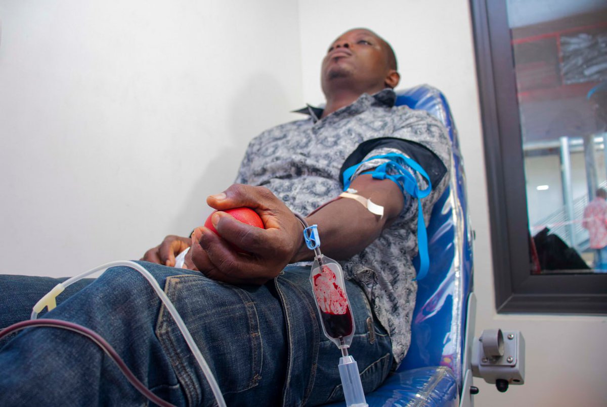 Dans le cadre de la Célébration de la journée mondiale du donneur du #Sang 🩸, le <a href="/DrObiang/">Dr Guy Patrick Obiang Ndong</a>  ,  a procédé à l’inauguration de la Banque de Sang de la Commune d’Owendo. C'est la matérialisat° de la politique d’accessibilité et de disponibilité du sang de qualité au #Gabon.