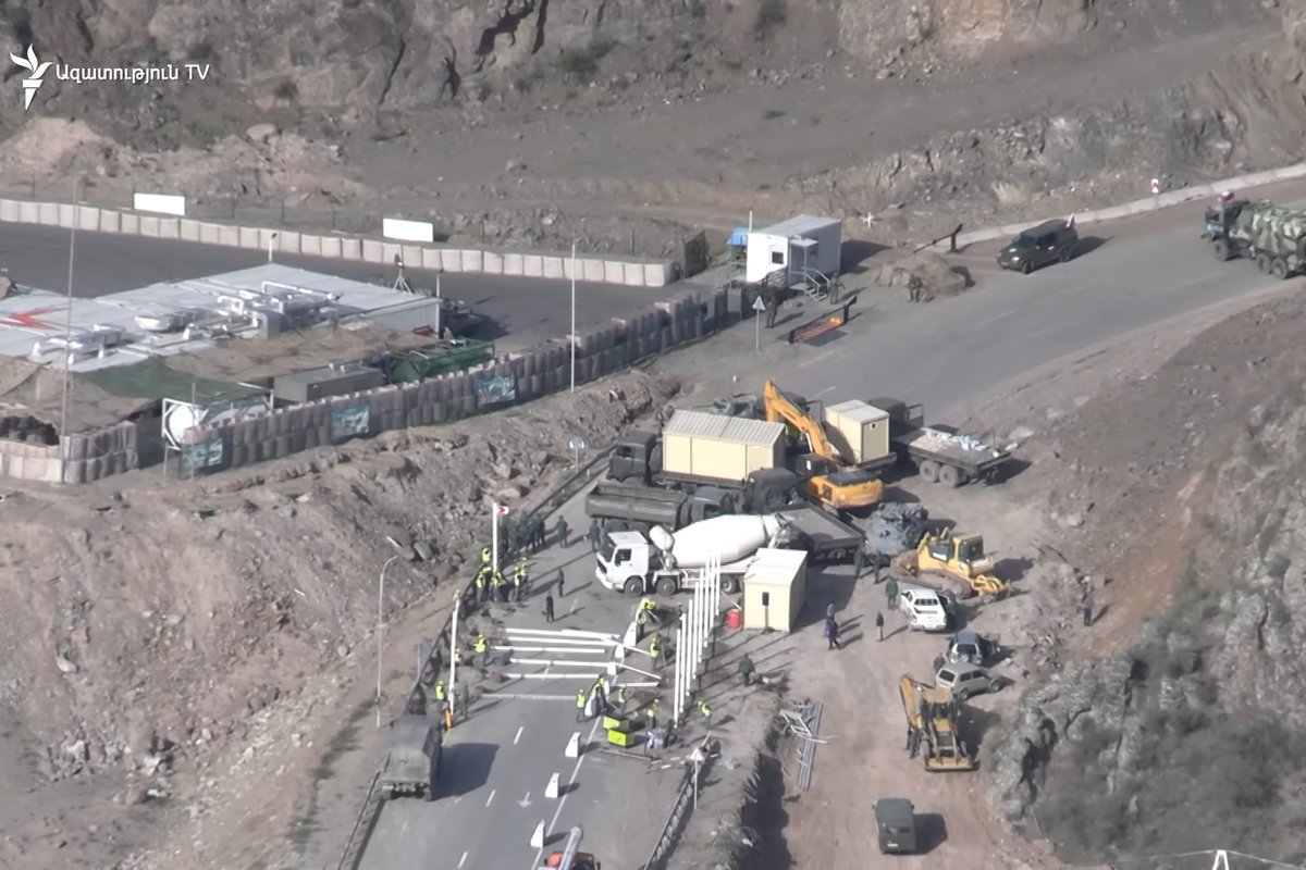 DiarioArmenia's tweet photo. Azerbaiyán bloqueó todo el transporte humanitario a Artsaj luego de atacar la región de Tegh, Armenia https://t.co/Y3CH8iUjty https://t.co/kqwM3tchrf
