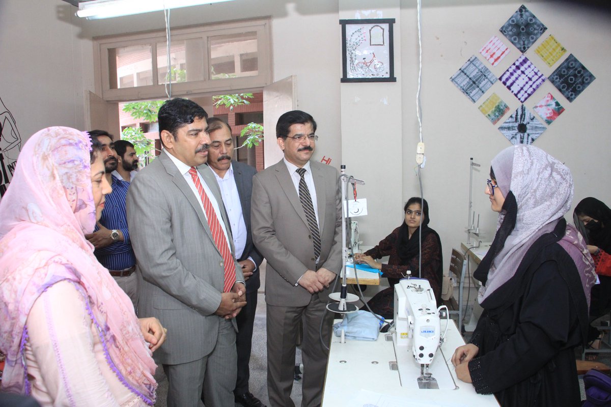 PTEVTACareers's tweet photo. Secretary Industries and Skill Development inaugurated Skills Bootcamp accompanied by DG Mr. Aamer Aziz.
He expressed appreciation for the remarkable efforts of the TEVTA administration and emphasized the significance of equipping our students and youth with new skills.
#TEVTA https://t.co/bn5OkRND7t